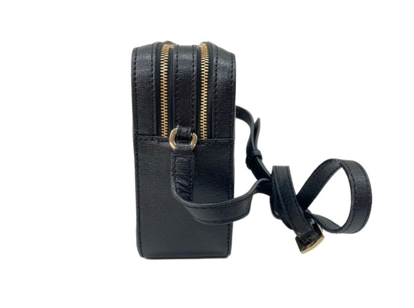 フルラ FURLA リリー LILLI カメラバッグ クロスボディ CROSSBODY ダブルジップ ゴールドロゴ サフィアーノレザー LEATHER BLACK 黒 1028452 バッグ レディースバッグ ショルダーバッグ・メッセンジャーバッグ ロゴ ブラック 104B-52