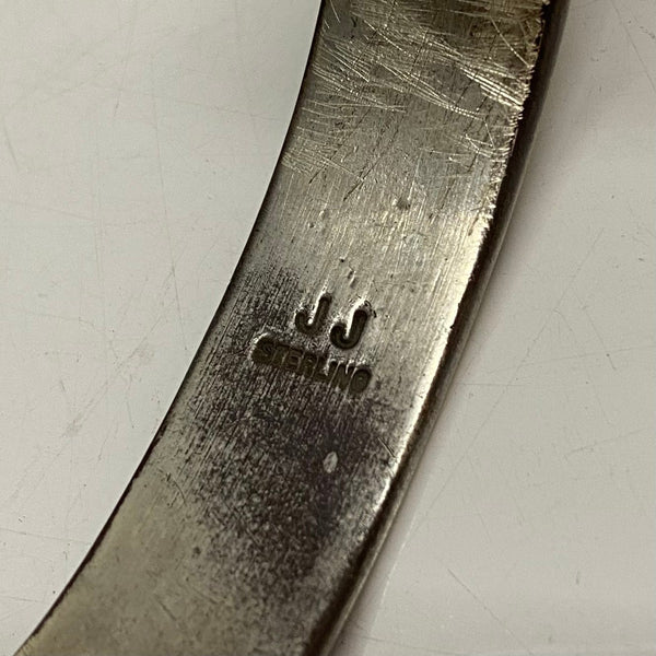 【曜日割引対象外】 【中古】インディアンジュエリー INDIAN JEWELRY ホピ族 JJ 刻印 メンズジュエリー・アクセサリー バングル シルバー 201goods-675 VB