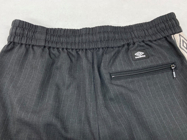 アンブロ UMBRO × PUBLIC TOKYO パブリック トウキョウ ナチュラル トラック パンツ 黒 ロゴ ボトムスその他 ブラック SIZE 1 104MB-246