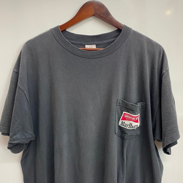 【曜日割引対象外】 ヴィンテージ vintage 90's マルボロ Marlboro snake pass DELTA USA製 ポケット Tシャツ ブラック XLサイズ 201MT-4489 VB