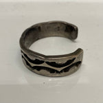 【曜日割引対象外】 【中古】エマーソンビル Emerson Bill NAVAJO スタンプワーク sterling silver メンズジュエリー・アクセサリー インディアンジュエリー バングル シルバー 201goods-784 VB