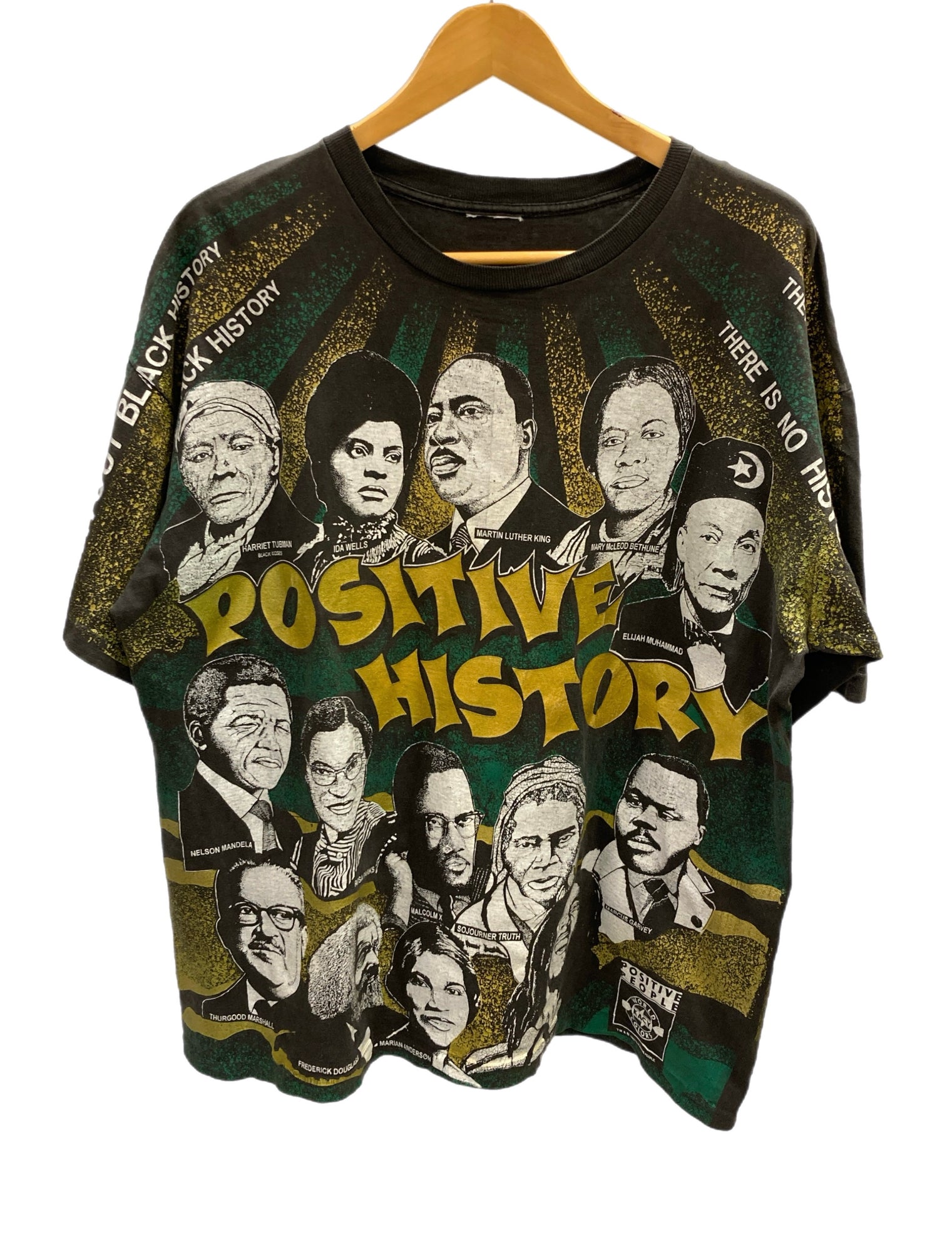 ヴィンテージ VINTAGE ITEM 90s 90's POSITIVE HISTORY オールオーバープリント GREEN GOLD 偉人  タグ欠損 (実寸をご確認ください) Tシャツ プリント ブラック フリーサイズ 101MT-2281 