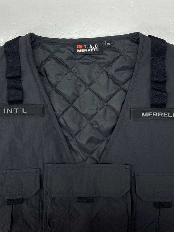 メレル MERRELL TECH VEST テック ベスト フィッシング トラベル アウトドア ノースリーブ 灰 MLM2A3VS1300 ベスト ロゴ グレー XLサイズ 104MT-1403