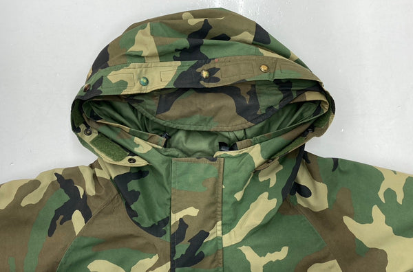 ミリタリー Military ECWCS GEN1 GORE-TEX 後期 U.S,ARMY アメリカ軍 米軍 ウッドランドカモ パーカー  LARGE-LONG ジャケット カモフラージュ・迷彩 マルチカラー 104MT-1492
