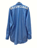 バレンシアガ BALENCIAGA Back Logo Stripe Shirt バック ロゴ ストライプ シャツ 長袖 ボタンダウン オーバーサイズ 白 青 508465 TBM12 サイズ 39 長袖シャツ ストライプ ブルー 104MT-971