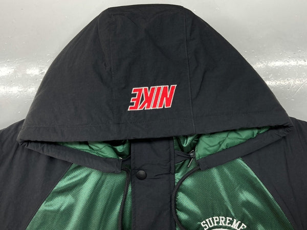 ナイキ NIKE × Supreme シュプリーム 19SS Hooded Sport Jacket フーディー スポーツ ジャケット PRIMALOFT プリマロフト 緑 黒 CD6074-010 ジャケット ロゴ ブラック Mサイズ 104MT-559