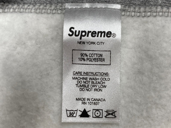 シュプリーム SUPREME 18AW Trademark Hooded Sweatshirt トレードマーク フーデッド スウェットシャツ フーディ プルオーバー ロゴ 刺繍 カナダ製 GRAY 灰色 パーカ ワンポイント グレー Mサイズ 104MT-1945