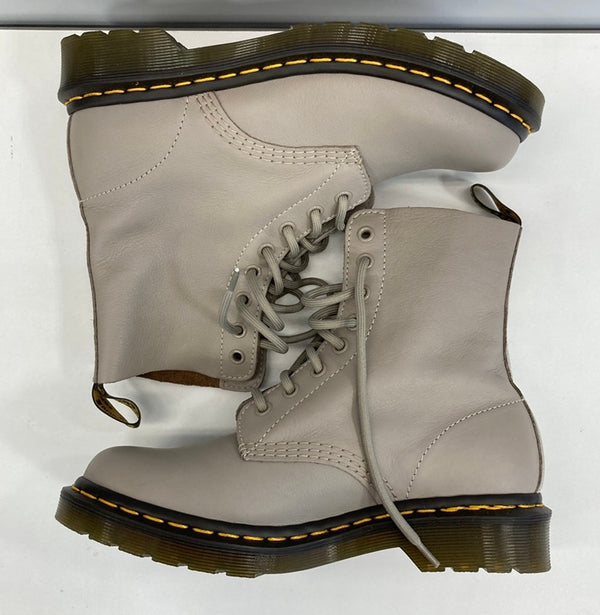 ドクターマーチン Dr.Martens 1460 PASCAL 8ホール　パスカル  バージニア レザー ブーツ カラー：トープ レディース靴 ブーツ その他 グレー UK5 101sh-1808