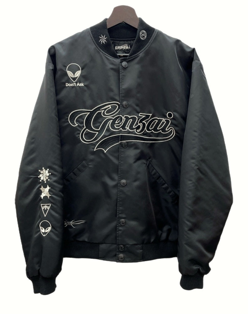 ゲンザイ genzai GENZAI NYLON STADIUM JUMPER ゲンザイ ナイロン スタジアム ジャンパー アウター ジャケット 黒  GZ1161 ジャケット ロゴ ブラック Mサイズ 104MT-875 | 古着通販のドンドンサガール