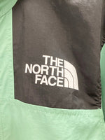 ノースフェイス THE NORTH FACE マウンテンパーカー ナイロンジャケット ライトアウター ロゴ アウトドア NP02305Z ジャケット グリーン Sサイズ 101MT-2739