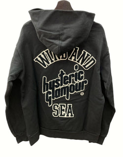 ウィンダンシー WIND AND SEA × ヒステリックグラマー HYSTERIC GLAMOUR VARSITY HOODIE フーディ ワッペン 刺繡 黒 WDS-C-HYS-23-AP-Q1-15 パーカ ロゴ ブラック Lサイズ 104MT-249