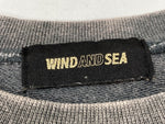 ウィンダンシー WIND AND SEA SEA CHENILLE EMB SULFUR CREW NECK  スウェット トレーナー ウォッシュ加工 灰色 WDS-O-SIG-24-Q2-CS-01 スウェット 刺繍 グレー Lサイズ 104MT-1569
