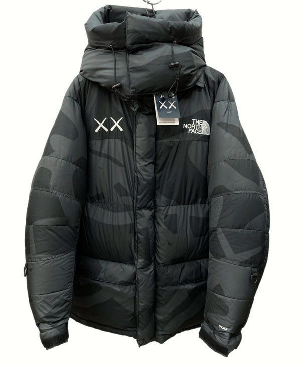 ザノースフェイス THE NORTH FACE × カウズ KAWS 22AW RETRO 1994 HIMALAYAN PARKA レトロ ヒマラヤン パーカー ダウンジャケット BLACK 黒 NF0A7WLT7H4 ジャケット ロゴ ブラック Mサイズ 104MT-700