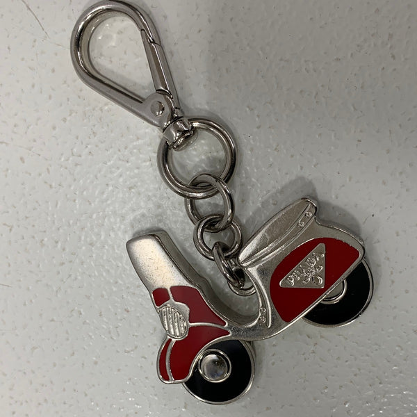 【中古】プラダ PRADA キーリング チャーム キーホルダー バイク 三角ロゴ メンズジュエリー・アクセサリー その他 レッド 201goods-809