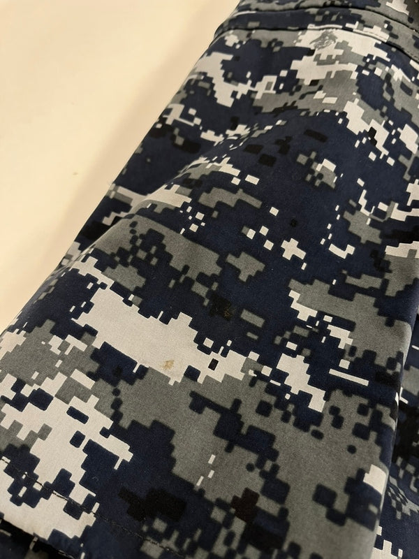 ミリタリー military US NAVY デジタルカモ 迷彩 ナイロンパーカー SPM1C1-08-D-1029 MEDIUM REGULAR ジャケット ネイビー Mサイズ 101MT-4868