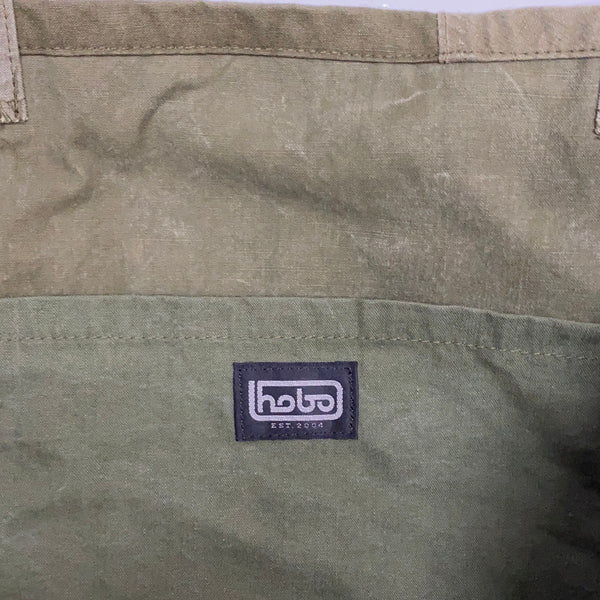 【曜日割引対象外】 ホーボー hobo CARRY-ALL TOTE M UPCYCLED US ARMY CLOTH バッグ メンズバッグ トートバッグ グリーン 201goods-757 VB