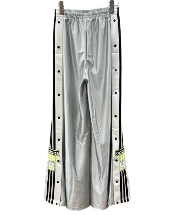 アディダス adidas Adilenium Adibreak アディレニウム アディブレイク オーバーシルエット パンツ 銀 ロゴ jm92731l8006 ボトムスその他 シルバー Mサイズ 104MB-309