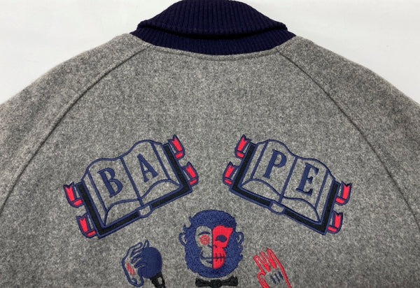 アベイシングエイプ A BATHING APE × EBBETS FIELD FLANNELS エベッツ フィールド フランネルズ ウール スタジャン 灰 6863-141-019 ジャケット 刺繍 グレー Mサイズ 104MT-2153