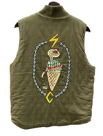 ステューシー STUSSY × チャレンジャー CHALLENGER Blend Ice Cream Work Vest ブレンド アイスクリーム ワーク キルティング バック刺繍 KHAKI 緑 ベスト ワンポイント カーキ Lサイズ 104MT-1752