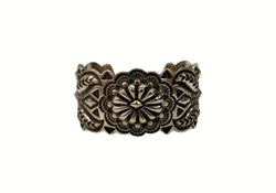 インディアンジュエリー Indian Jewelry Navajo Tribe Bangle ナバホ族 バングル BLKGT Arnold Blackgoat ブレスレット 銀 メンズジュエリー・アクセサリー バングル 総柄 シルバー 104A-32