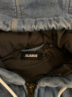 エクストララージ XLARGE ACTIVE DUCK PUFFER JACKET INDIGO アクティブ ダック パッファージャケット インディゴ 中綿ジャケット デニム フード ロゴ XL ジャケット ブルー LLサイズ 101MT-5389