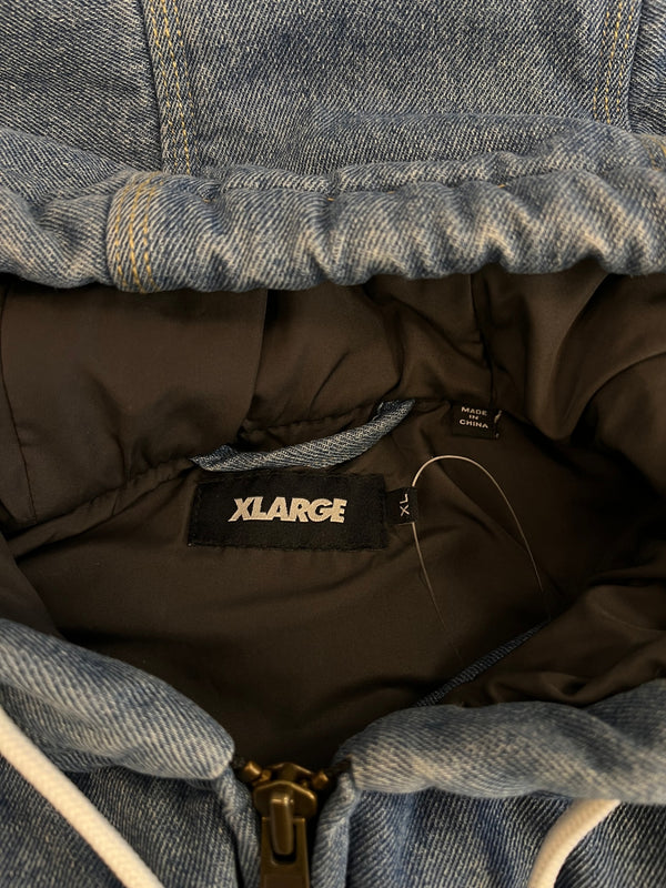 エクストララージ XLARGE ACTIVE DUCK PUFFER JACKET INDIGO アクティブ ダック パッファージャケット インディゴ 中綿ジャケット デニム フード ロゴ XL ジャケット ブルー LLサイズ 101MT-5389
