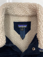 パタゴニア Patagonia 20AW PILE LINED TRUCKER JACKET トラッカー ジャケット 裏ボア ボタン コーデュロイ アウトドア アウター 紺 26520FA20 ジャケット ロゴ ネイビー Sサイズ 104MT-2154