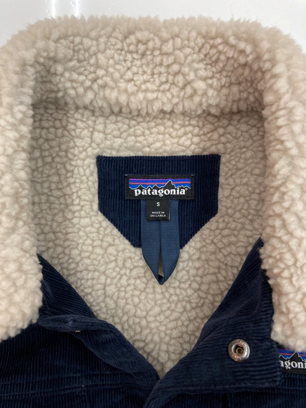 パタゴニア Patagonia 20AW PILE LINED TRUCKER JACKET トラッカー ジャケット 裏ボア ボタン コーデュロイ アウトドア アウター 紺 26520FA20 ジャケット ロゴ ネイビー Sサイズ 104MT-2154