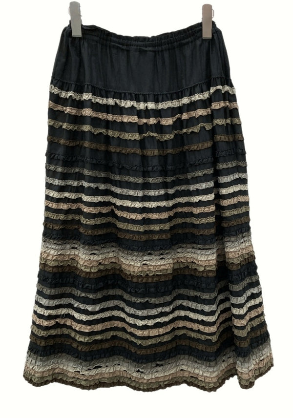 ピンクハウス PINKHOUSE 23年モデル ミックス フリル 使い ピコフリル ローンスカート モノトーン フロントボタン クロケイ BLACK 黒 A2161FSY470 スカート 総柄 ブラック 104LB-13