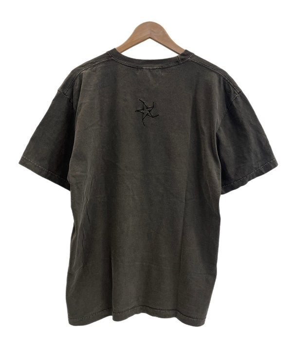 コンバース CONVERSE TOKYO ぼっち・ざ・ろっく！ 美好よしみ GRAPHIC TEE UNISEX 墨黒  A2859UTS017 Tシャツ ブラック フリーサイズ 101MT-4825