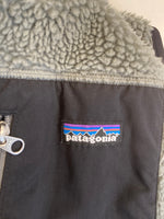 パタゴニア PATAGONIA CLASSIC RETRO-X VEST クラシック レトロX フリースベスト ボア 23047FA11 ベスト カーキ Mサイズ 101MT-3526