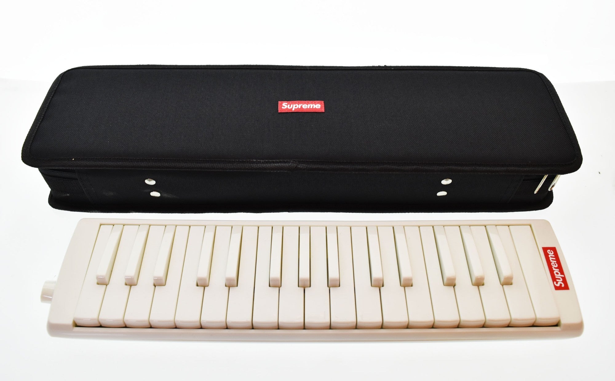 新品、2018AW■Supreme Hohner Melodica ピアニカ シュプリーム SUPREME Hohner Melodica 鍵盤ハーモニカ 白 メンズ