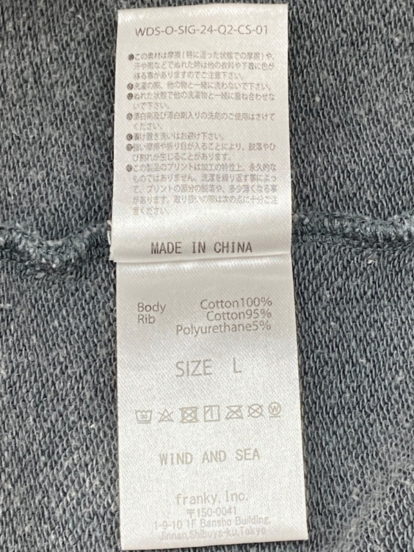 ウィンダンシー WIND AND SEA SEA CHENILLE EMB SULFUR CREW NECK  スウェット トレーナー ウォッシュ加工 灰色 WDS-O-SIG-24-Q2-CS-01 スウェット 刺繍 グレー Lサイズ 104MT-1569