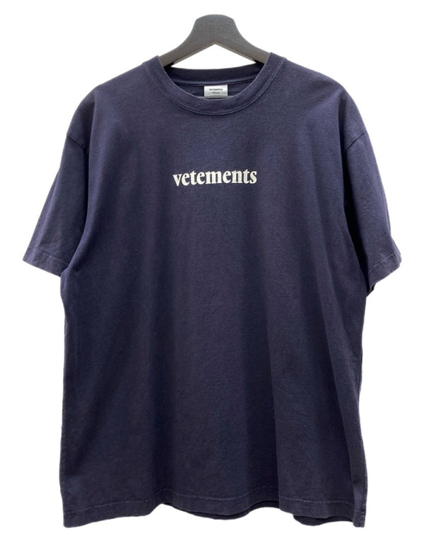 ヴェトモン VETEMENTS 20SS PRINT LOGO S/S TEE プリント ロゴ 半袖 Ｔシャツ バーコードパッチ クルーネック 紺 Tシャツ ロゴ ネイビー Mサイズ 104MT-2342