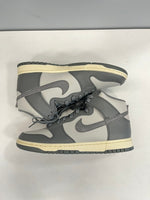 ナイキ NIKE NIKE DUNK HI RETRO SE VNTG ナイキ ダンク ハイ レトロ シーズナル エディション ヴィンテージ タンブルド グレー DM0582-001 メンズ靴 スニーカー グレー 28.5cm 101sh-2048