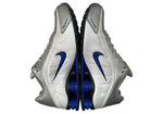 ナイキ NIKE 24年製 SHOX R4 METALLIC SILVER ショックス メタリック シルバー ローカット シューズ 白 青 銀 HQ1988-100 メンズ靴 スニーカー ホワイト 27.5cm 104S-839