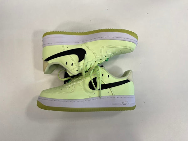 ナイキ NIKE WMNS AIR FORCE 1 07 LX BARLEY VOLT ウィメンズ エア フォース ワン 1 07 LX バーリィー ボルト CT3228-701 レディース靴 スニーカー グリーン 23.5cm 101sh-2254