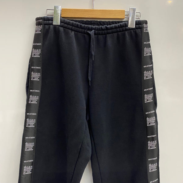 ヴェトモン VETEMENTS 18SS サイドテープ スウェットパンツ WSS18PA11 ボトムスその他 ブラック Sサイズ 201MB-962