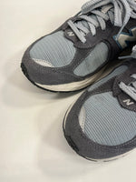 ニューバランス new balance M2002RFB メンズ靴 スニーカー グレー 27cm 101sh-2209