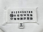 メゾンマルジェラ Maison Margiela カレンダーロゴ テーピング プリント Tシャツ オーバーサイズ 白 S50GC0568 size 52 Tシャツ プリント ホワイト 104MT-1560