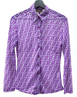 フェンディ FENDI ジーンズ JEANS ズッカ柄 ロングスリーブ ブラウス ステンカラー シアー フロントボタン ロゴボタン ウエストライン イタリア製 PURPLE 紫 10.54224 長袖シャツ 総柄 パープル 104LT-231