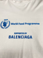 バレンシアガ BALENCIAGA UNISEX 22年モデル WFP WORLD FOOD PROGRAMME MEDIUM FIT ビンテージジャージー ロゴ 白 JP57 2022 00225 Tシャツ プリント ホワイト Lサイズ 104MT-138
