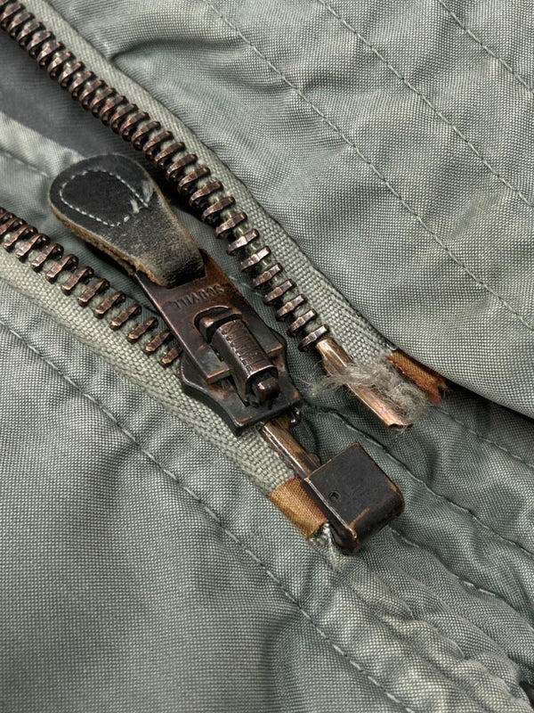 ミリタリー Military N-3B FLIGHT JACKET フライト ジャケット ジップアップ ファー フード 軍物 ARMY アウター 灰 ジャケット 無地 グレー Sサイズ 104MT-1869