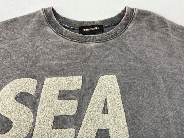ウィンダンシー WIND AND SEA SEA CHENILLE EMB SULFUR CREW NECK  スウェット トレーナー ウォッシュ加工 灰色 WDS-O-SIG-24-Q2-CS-01 スウェット 刺繍 グレー Lサイズ 104MT-1569