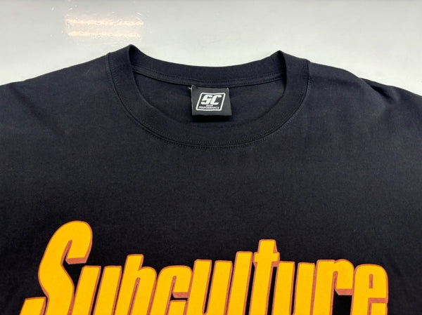 サブカルチャー Subculture SS PRINT TEE プリント Tシャツ クルーネック フロントロゴ 半袖カットソー 黒 - 3 Tシャツ プリント ブラック 104MT-216