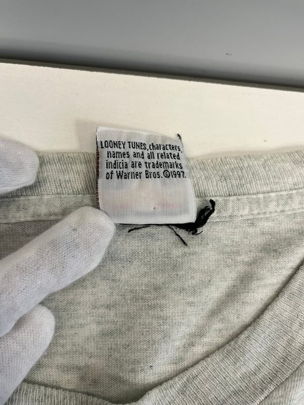 US US古着 90s ©1997 ヴィンテージ Vintage タスマニアデビル LOONEY TUNES ルーニーチューンズ 袖プリント  ロンT グレー 101MT-4578