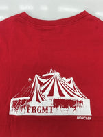 モンクレール MONCLER GENIUS × Fragment フラグメント SS CIRCUS T-Shirt サーカス Tシャツ 藤原ヒロシ プリント 半袖 赤 H209U8C00003 M2353 Tシャツ ロゴ レッド XLサイズ 104MT-2339