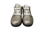 ナイキ NIKE 24年製 WMNS AIR JORDAN 1 LOW SE METALLIC ZINC エア ジョーダン ロー メタリック ジンク AJ1 金 HQ3529-099 メンズ靴 スニーカー ゴールド 27.5cm 104S-949