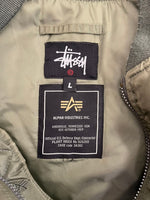 ステューシー STUSSY ×ALPHA×fragment design 25周年記念 MA-1 フライトジャケット ボンバージャケット アルファ フラグメント 緑 0615-00-573-8335 ジャケット カーキ Lサイズ 101MT-5124