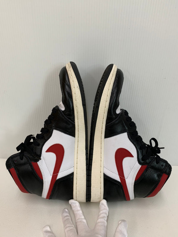 ナイキ NIKE エアジョーダン 1 レトロ ハイ オリジナル AIR JORDAN 1 RETRO HIGH OG BLACK/GYM RED-WHITE-SAIL 555088-061 メンズ靴 スニーカー ロゴ レッド 201-shoes281